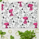 Paño De Cocina Snoopy Black & Magenta Pattern<br><div class="desc">Echa un vistazo a este diseño super lindo con Snoopy en un patrón negro y magenta.</div>