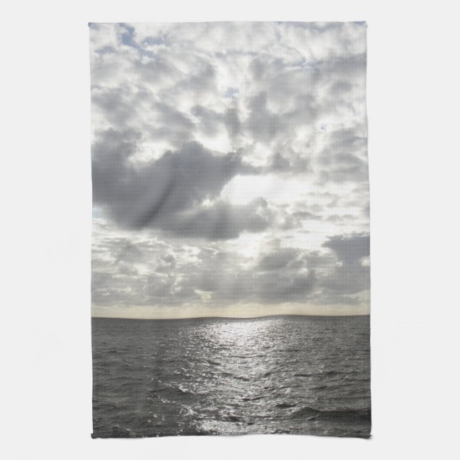 Paño De Cocina Sol brillando a través de las nubes (Vertical)