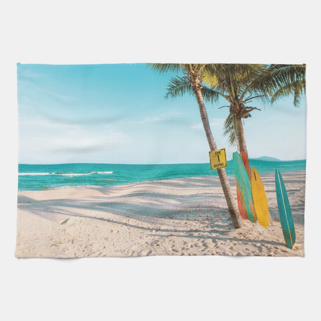 Paño De Cocina Surf board en la playa tirando almohada (Horizontal)