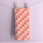 Paño De Cocina Tablero de verificación geométrico de corales past<br><div class="desc">Revive el espíritu vibrante de los años 80 en su cocina con toallas de cocina pastel a bordo de chequera. Este diseño de inspiración retro presenta un animado tablero de ajedrez en cálidos tonos pastel, lo que le aporta un toque nostálgico a su espacio culinario. La divertida combinación de colores...</div>