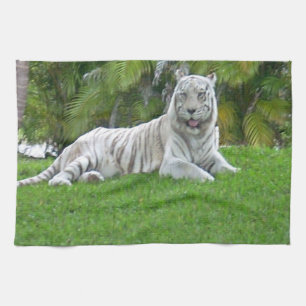 Paño De Cocina Tigre Blanco Descansando en Suave Pradera Verde