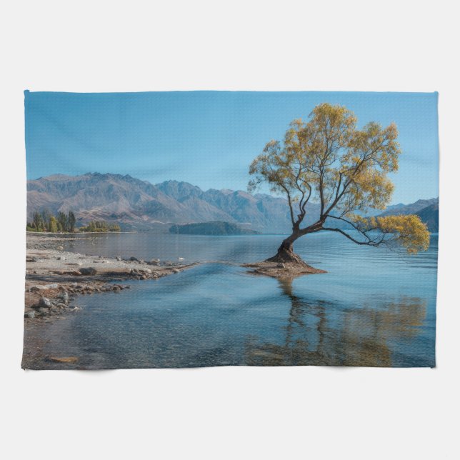 Paño De Cocina Un árbol en un lago (Horizontal)