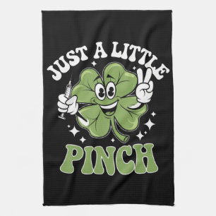 Paño De Cocina Un pequeño enfermero en el día de San Patricio