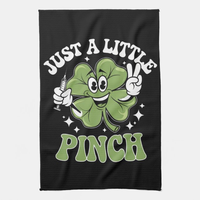 Paño De Cocina Un pequeño enfermero en el día de San Patricio (Vertical)