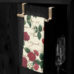 Paño De Cocina Unas rosas rojas espléndidas y una escritura a man<br><div class="desc">Flores bellamente femeninas de la era victoriana subió flores y hojas verdes sobre un sofisticado fondo blanco-blanquecino crema de marfil con escritura cursiva de escritura de estilo caligrafía antigua. Este diseño abstracto inspirado de los años 90 presenta una paleta magnífica que añade un toque de color perfecto. Para coordinar productos...</div>