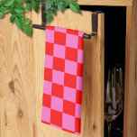 Paño De Cocina Viñeta de tablero de ajedrez rosa y rojo<br><div class="desc">Tablero de verificación Neon Pink and Red Checkboard | Vintage | Clásica | Trendy | Elegante | Moda | Mínimo</div>