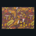 Paño De Cocina zorros otoñales sobre marrón chocolate<br><div class="desc">Fauna y flora silvestres de otoño pintadas a mano: zorros,  hojas forestales,  setas y bayas</div>