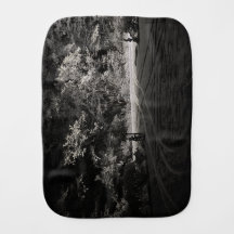 Bosque nevado por la noche