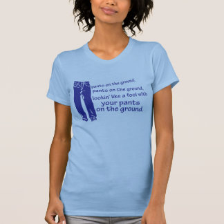Pantalones en la camisa de tierra