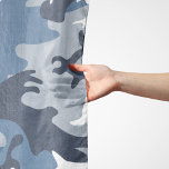 Pañuelo Camuflaje azul de nieve en invierno, ejército<br><div class="desc">Elegante,  elegante y sofisticado patrón de camuflaje de nieve de invierno en color azul,  gris y blanco. Regalo moderno y moderno,  perfecto para el amante del ejército en tu vida.</div>