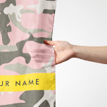 Pañuelo Camuflaje rosa y verde Tu nombre Personaliza<br><div class="desc">Elegante,  elegante y sofisticado camuflaje de color rosa y verde. Regalo moderno y moderno,  perfecto para el amante del ejército en tu vida. Personalice agregando su nombre,  apodo,  monograma o iniciales.</div>