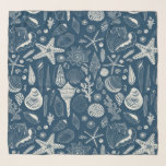 Pañuelo Conchas marinas sobre azul oscuro<br><div class="desc">Patrón vectorial de tracción manual con conchas marinas</div>