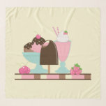 Pañuelo Dulce helado Sundae y flor de fresa<br><div class="desc">Escarcha cuadrada con un tema de helado dulce. Ilustrado con una barra de helados de chocolate,  un sundae de 3 cucharas con una cereza sobre la mesa y un flotador de fresa con muñecas de crema batida encima. Fresas y cerezas. Color de fondo amarillo.</div>