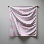 Pañuelo Elegante plaza de tela de jouy azul rosa<br><div class="desc">Tela rosa rosa azul vintage de jouy Scarf. Podrá realzar su armario con la elegancia intemporal de los diseños vintage de toile de jouy, inspirados en los exquisitos patrones de escenas campestres francesas. Estas sofisticadas impresiones Toile son una rabia de todos los tiempos en este momento, hermosos diseños que aportan...</div>