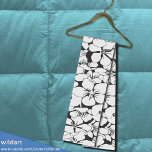 Pañuelo flor blanca y negra<br><div class="desc">patrón floral de cerezo blanco y negro, para que vaya con cualquier accesorio</div>