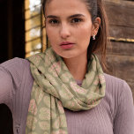 Pañuelo Hojas de la planta de polka verde y rosa sabrosas<br><div class="desc">Añade un toque botánico a tu ropa con esta bufanda estampada. Los amantes de las plantas domésticas reconocerán que las hojas de este patrón son de la planta de los puntos de la polka. Mis ilustraciones de estilo realista representan estas hojas verdes adornadas con manchas rosas. Los gráficos de hojas...</div>