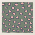 Pañuelo Impresión de leopardo rosa oscuro azul y verde<br><div class="desc">Escarcha de chicha de moda con gran estampado de leopardo rosa y azul oscuro sobre un fondo verde. Diseñado exclusivamente para usted por Happy delphin studio.</div>