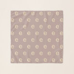 Pañuelo Letra monograma moderna máquina de escribir tipogr<br><div class="desc">Esta elegante bufanda de personalizable presenta un diseño de monograma repetitivo, que le permite personalizarla con la letra elegida. El telón de fondo neutro ofrece una base atemporal y versátil, mientras que la delicada inscripción en el marfil aporta una sutil sofisticación. Tanto si busca un regalo atento y personalizado como...</div>