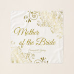 Pañuelo Madre de la novia elegante Boda filigrí de oro<br><div class="desc">Esta hermosa bufanda de pepinillo está diseñada como un regalo o favor boda para la Madre de la Novia. Diseñado para coordinarse con nuestra suite Relieve metalizado dorado Elegant Wedding, cuenta con un Relieve metalizado dorado falso florido con un elegante guion con la leyenda "Madre de la novia", así como...</div>