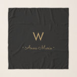 Pañuelo Monograma moderno de escritura de oro negro<br><div class="desc">Un moderno y elegante diseño de monograma con tipografía de escritura minimalista manuscrita dorada y tipografía de bloques sans serif sobre un elegante fondo negro. El monograma y el nombre se pueden personalizar fácilmente.</div>