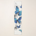 Pañuelo Morfo de las mariposas voladoras azules<br><div class="desc">Morfo de las mariposas azules voladoras y mariposas blancas en un fondo abstracto y claro. Morfo. Diseño con morfo de mariposas azules.</div>