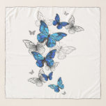 Pañuelo Morfo de las mariposas voladoras azules<br><div class="desc">Morfo de las mariposas azules voladoras y mariposas blancas en un fondo abstracto y claro. Morfo. Diseño con morfo de mariposas azules.</div>
