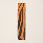 Pañuelo Naranja salvaje tigre negro tira de tinta animal<br><div class="desc">Este diseño de moda y de moda es perfecto para la elegante moda. Presenta una impresión clásica de tigres negros y naranjas brillantes con un toque moderno. ¡Es genial, divertido y juguetón! ***NOTA DE DISEÑO IMPORTANTE: Para cualquier solicitud de diseño personalizado, como solicitudes de productos coincidentes, cambios de color, cambios...</div>