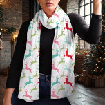 Pañuelo Navidades de patrón de ciervos multicolor minimali<br><div class="desc">Esta elegante bufanda de chile presenta un minimalista patrón de ciervo multicolor, perfecto para añadir un toque elegante a su armario de invierno. Ideal para reuniones de vacaciones, fiestas de Navidades o desgaste diario informal, el diseño delicado muestra las siluetas de ciervos con un fondo blanco limpio. Esta bufanda liviana...</div>