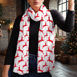 Pañuelo Navidades minimalistas del patrón de ciervos rojos<br><div class="desc">Esta elegante bufanda de chicha presenta un minimalista patrón de ciervo rojo, perfecto para añadir un toque elegante a su armario de invierno. Ideal para reuniones de vacaciones, fiestas de Navidades o desgaste diario informal, el diseño delicado muestra las siluetas de ciervos con un fondo blanco limpio. Esta bufanda liviana...</div>