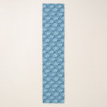 Pañuelo Ondas japonesas vintage, marina y azul cielo<br><div class="desc">Escarcha larga en un patrón de onda japonés vintage,  estilizado - azul cielo suave,  delineado y detallado en añil profundo / azul marino</div>