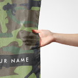 Pañuelo Patrón de camuflaje verde, nombre, personalización<br><div class="desc">Elegante,  elegante y sofisticado camuflaje de color verde y marrón. Regalo moderno y moderno,  perfecto para el amante del ejército en tu vida. Personalice agregando su nombre,  apodo,  monograma o iniciales.</div>