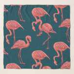 Pañuelo Patrón de flamingo de coral vivo<br><div class="desc">Patrón vectorial con flamencos dibujados a mano en color de coral vivo sobre fondo azul oscuro.</div>