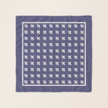 Pañuelo Patrón de flor blanco azul marino de Lis<br><div class="desc">Esta bufanda presenta un patrón clásico de flor de lis de Francia blanca,  ordenado diagonalmente en un fondo azul marino. Un borde blanco delgado y un borde azul marino más amplio enmarcan el diseño.</div>