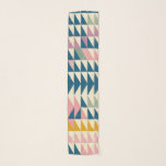 Pañuelo Patrón de triángulo geométrico moderno Pastel de t<br><div class="desc">Eleva tu estilo con esta moderna bufanda geométrica con un sorprendente patrón triangular en suaves tonos pastel y tierra. La mezcla artística de tonos azules, rosa y mostaza crea un ambiente sofisticado y a la vez moderno, perfecto para el desgaste informal, el reposado o la moda de los equipamientos. Diseñado...</div>