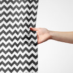 Pañuelo Patrón de zigzag negro y blanco, patrón de chevron<br><div class="desc">Elegante,  elegante y sofisticado zigzag (chevron) en color blanco y negro. Regalo moderno y moderno,  perfecto para el amante del zigzag en tu vida.</div>