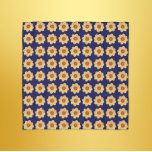 Pañuelo Patrón floral de Dahlia amarillo en azul<br><div class="desc">Acentúa tu armario con este estilo cuadrado,  bufanda de peluche que muestra la imagen de una flor dahlia amarilla en un fondo azul marino e impresa en un patrón repetido. ¡Un bonito diseño floral! Seleccione su tamaño de bufanda.</div>