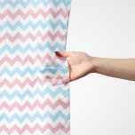 Pañuelo Patrón Zigzag, patrón Chevron, azul, rosa<br><div class="desc">Elegante,  elegante y sofisticado zigzag (chevron) de color azul,  rosa y blanco. Regalo moderno y moderno,  perfecto para el amante del zigzag en tu vida.</div>