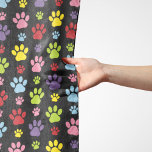Pañuelo Paws coloridos, Patrón de pata, Impresiones de pat<br><div class="desc">Patrón lindo,  divertido y adorable con patas coloridas. Regalo moderno y moderno,  perfecto para el amante del perro en tu vida.</div>