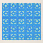 Pañuelo Retro Jet Set Blue Trellis Chiffon Scarf<br><div class="desc">Añada un toque de Palm Springs moderno a mediados de siglo a donde quiera que vaya con esta bufanda de pepinillo con motivos de Retro Jet Set Blue Trellis. Se inspiró en bloques de brisa de hormigón vintage. La arquitectura de la década de 1950, que ha sido deconstruida, le dará...</div>