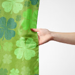 Pañuelo Ropas verdes, Ropas afortunadas, Día de San Patric<br><div class="desc">Un patrón lindo,  divertido y adorable con tréboles verdes. Regalo moderno y moderno,  perfecto para el Día de San Patricio.</div>