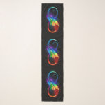 Pañuelo Símbolo infinito con plumas arcoiris<br><div class="desc">Símbolo de infinito dibujado artísticamente con una hermosa pluma arco iris sobre fondo blanco. Estilo tatuaje.</div>