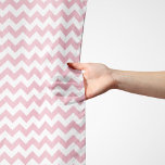 Pañuelo Zigzag rosa, Chevron rosado, patrón geométrico<br><div class="desc">Elegante,  elegante y sofisticado zigzag (chevron) de color rosa y blanco. Regalo moderno y moderno,  perfecto para el amante del zigzag en tu vida.</div>