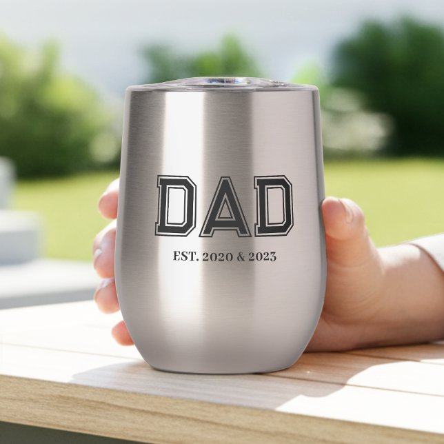 Papá Estableció Tipografía Moderna Simple Nuevo Pa (Dad Established design with black college sports style text. Fully customizable for a great Dad gift)