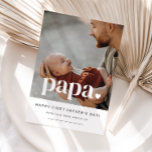 Papa Heart - Tarjeta fotográfica del Día del Prime<br><div class="desc">Una simple primera tarjeta del Día del Padre con tu propia foto y la palabra "papá" encima,  junto con un poco de corazón. Puede editar todo el texto más el color del texto en este diseño.</div>