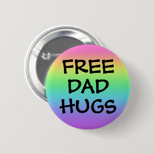 Papá libre abraza el botón arcoiris