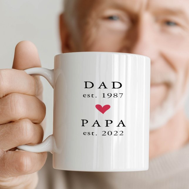 Papa moderno | Taza de café Papa Año Est. (Subido por el creador)