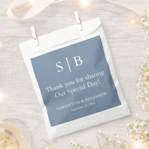 Papel Bolsa de regalo de boda con monograma azul clásico