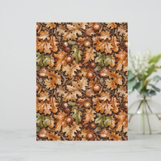 Papel con denso follaje otoñal de bellotas y hojas