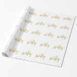Papel de ajuste de Relieve metalizado dorado Wifey<br><div class="desc">El Relieve metalizado dorado Wifey y el papel de envolvimiento de regalo blanco son perfectos para envolver un regalo para su esposa.</div>