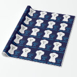 Papel de embalaje feliz de Jánuca Bichon Frise<br><div class="desc">Menorah azul con el papel de regalo del diseño de Jánuca del perro de Bichon Frise</div>